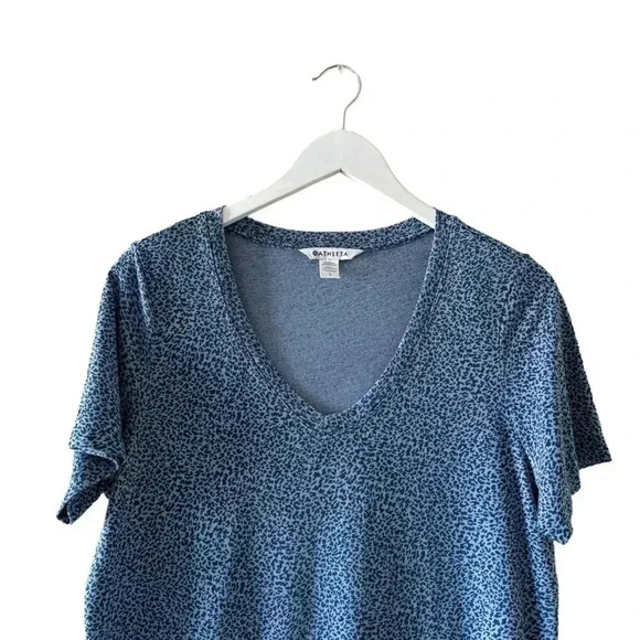 Athleta Chrome Blue Cheetah Breezy Scoop V-Neck Athleisure Tee Shirt SZ L #2135 - Picture 2 of 11